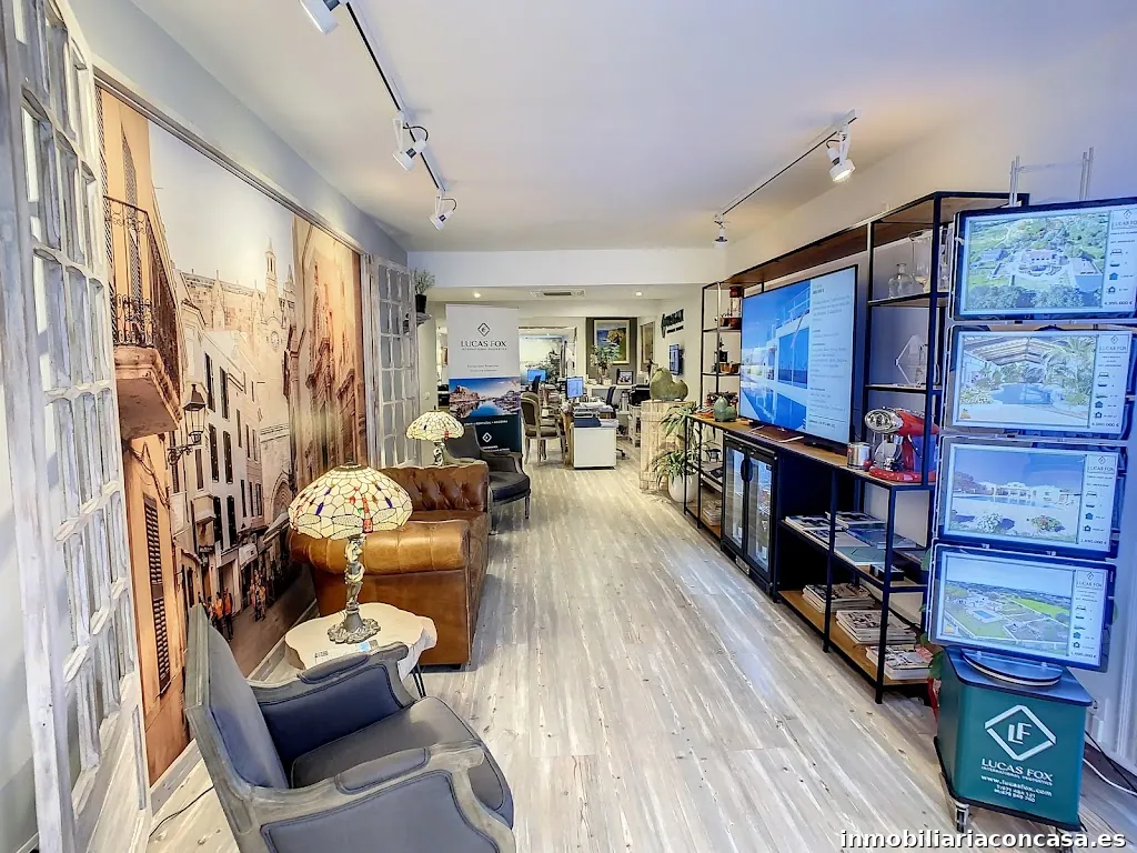 Lucas Fox — A Dils company