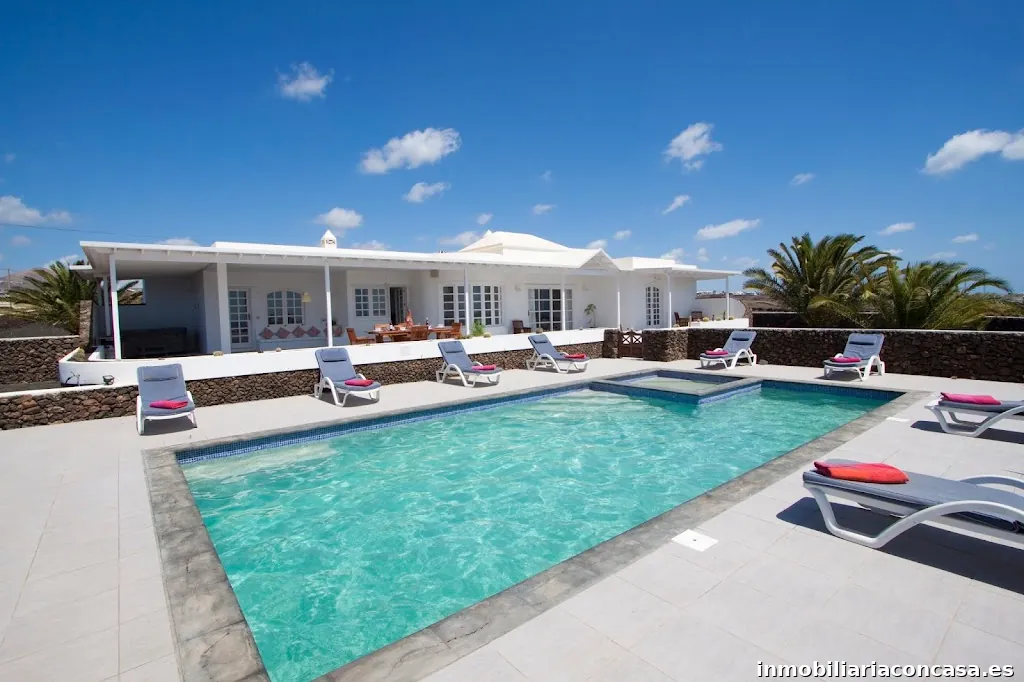 Inmobiliaria Lanzarote Agents , Real Estate in Playa Blanca