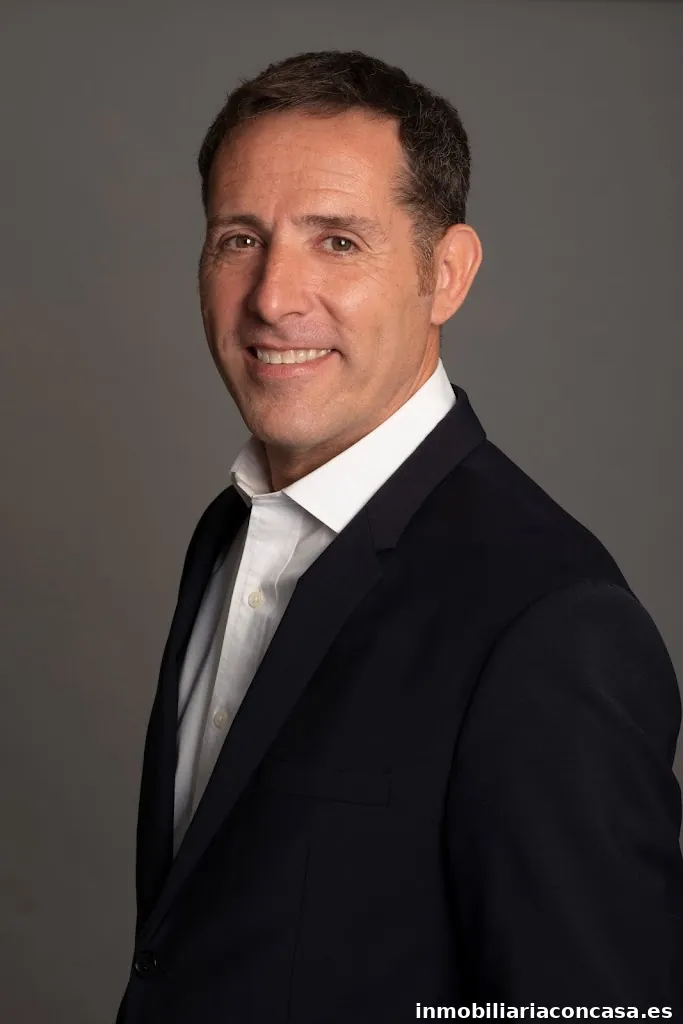 Mario Gasch (Abogado) y Marta Serra (agente inmobiliaria) en Sant Celoni