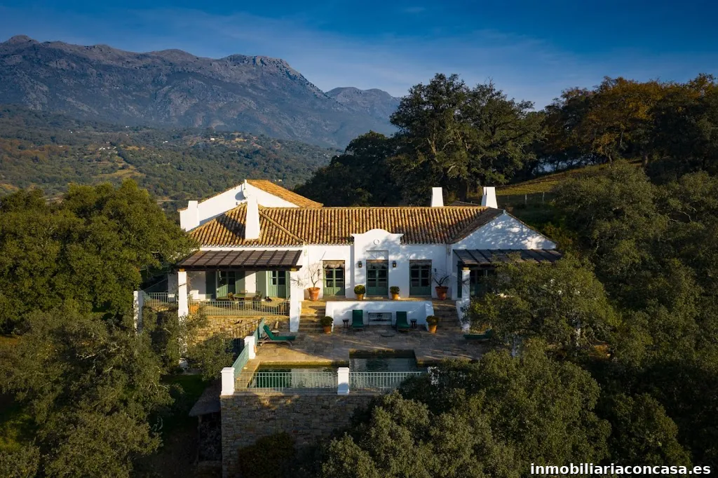 Villas & Fincas Country Properties