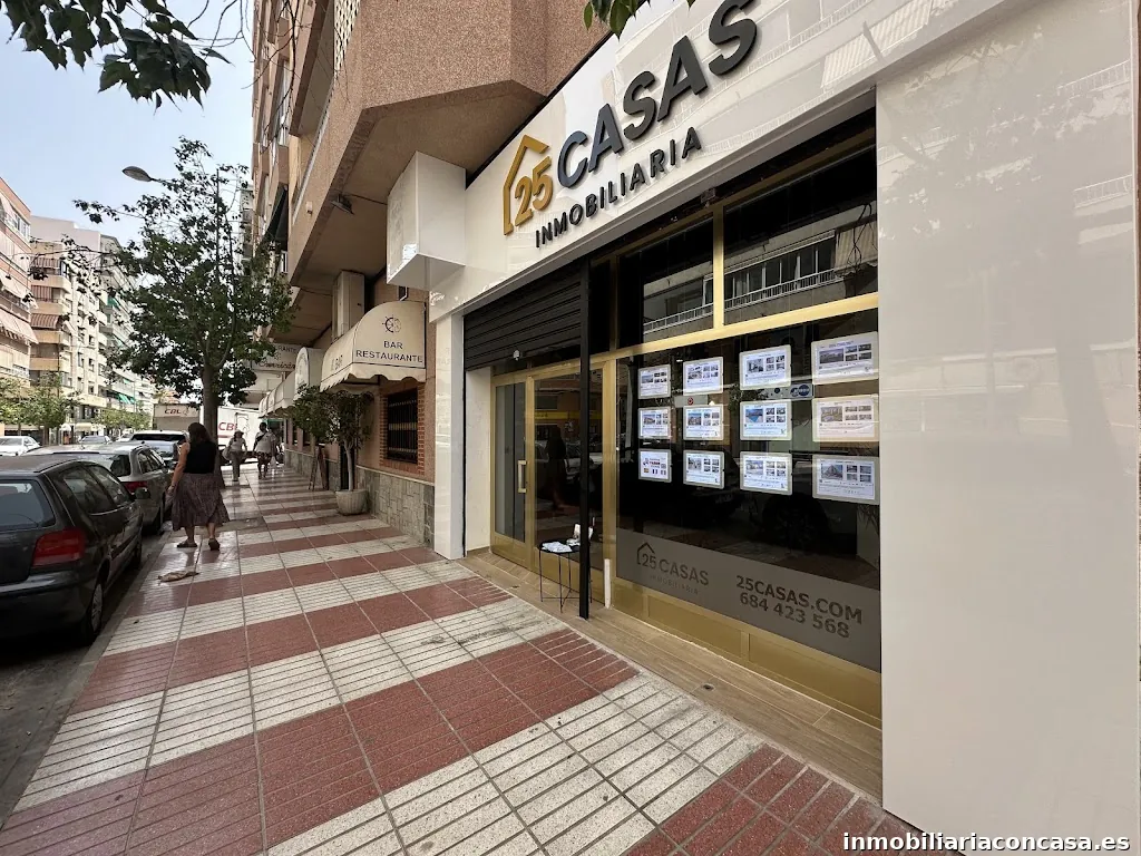 25 Casas Inmobiliaria