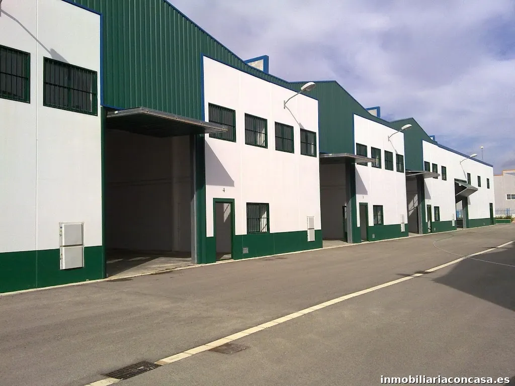 VENTA Y ALQUILER DE NAVES EN POLÍGONOS CAMPOLLANO Y ROMICA DE ALBACETE