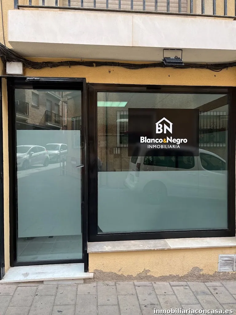 Inmobiliaria Blanco y Negro